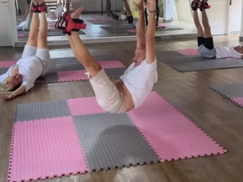 Gravity Stretching studio, a class in hanging straps