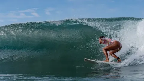 The Girl and the Sea Surf school, Santa Teresa